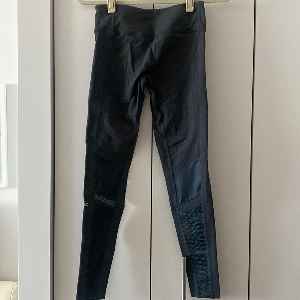 Alo yoga Moto legging 🌟 - Picture 2 of 8